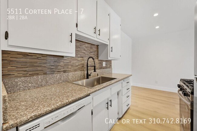 Foto del edificio - 5511 Corteen Pl