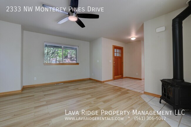 Foto del edificio - 2333 NW Monterey Pines Dr