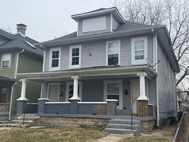 Building Photo - Completely Renovated 3BR/1BA Townhome located close to downtown Indy.