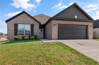 Building Photo - 2040 Myrrh Pl