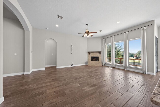 Building Photo - 633 Vale Ct