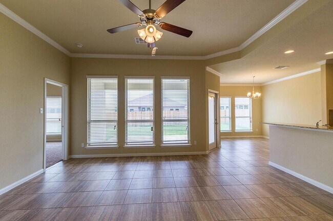 Foto del edificio - Spacious 4-Bedroom, 2-Bath Home in Hills o...