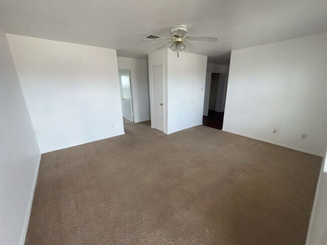 Building Photo - AVAILABLE NOW! Pets Allowed!