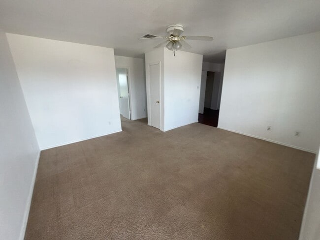 Foto del edificio - AVAILABLE NOW! Pets Allowed!