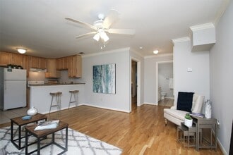 Building Photo - 1307 Welch St