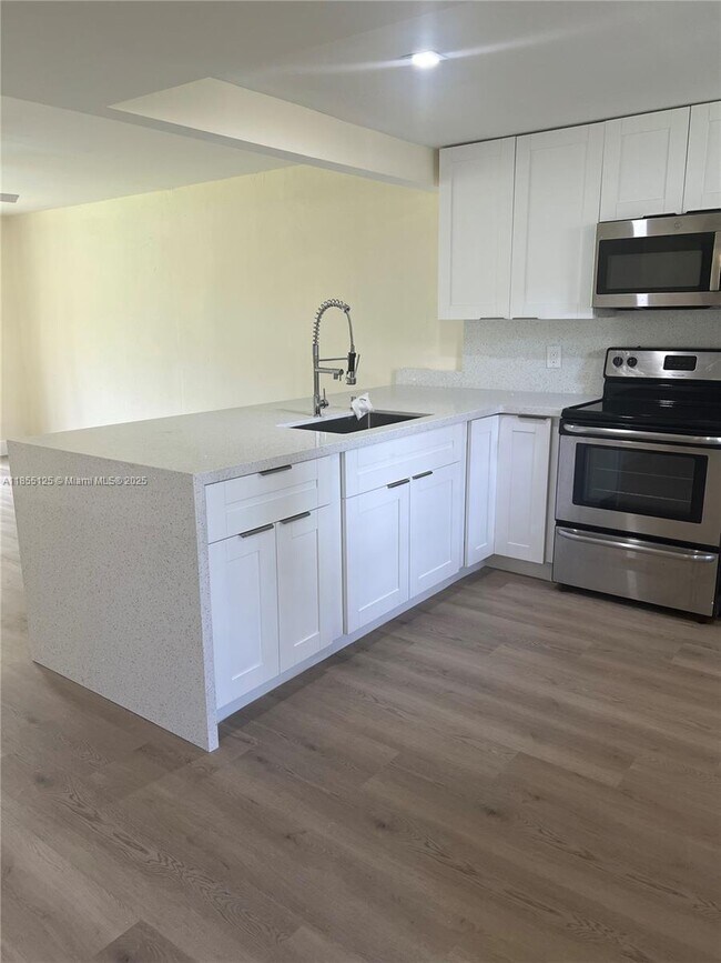 Foto del edificio - 3490 Foxcroft Rd
