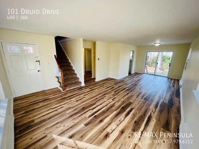 Building Photo - 4Bed, 2.5Bath Single Family Home in WBG
