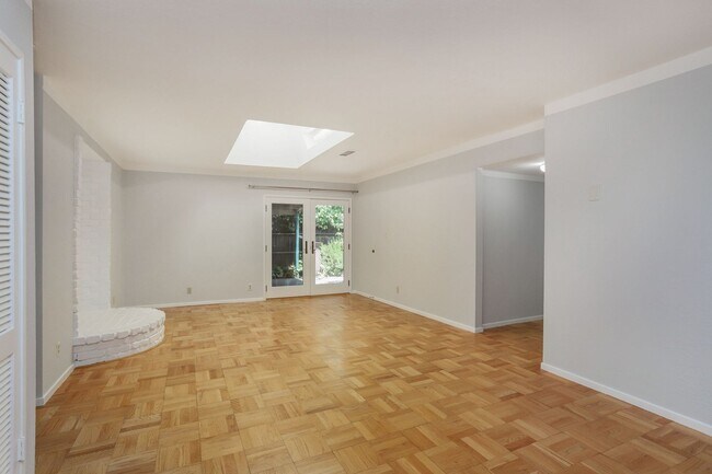 Foto del edificio - 4 Bed / 2 Bath Welcoming Midtown Palo Alto...
