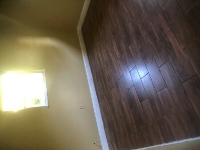 Building Photo - 6554 Julia Dr