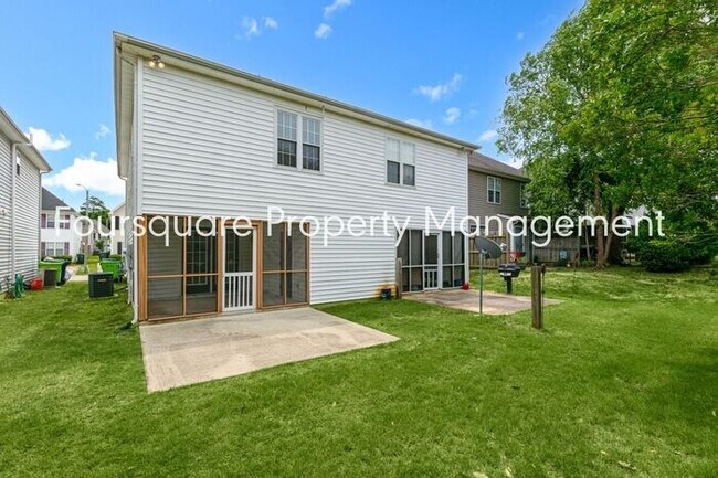 Building Photo - Townhome | Screened Back Porch | Back Pati...
