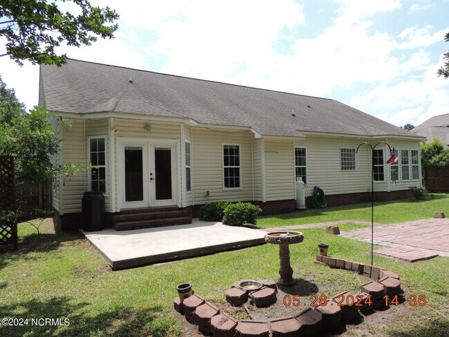 Building Photo - 303 Chastain Dr