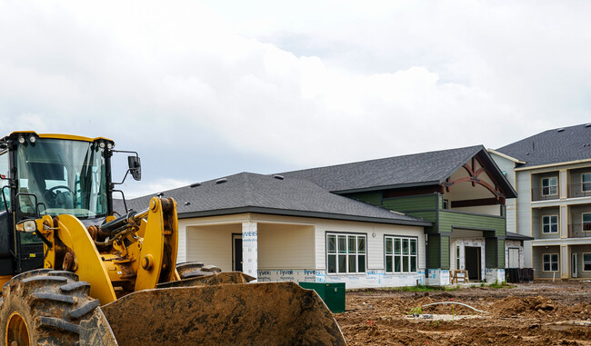 Building Photo - Saxon Pond Flats