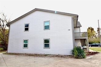 Building Photo - 312 Falcon Ct