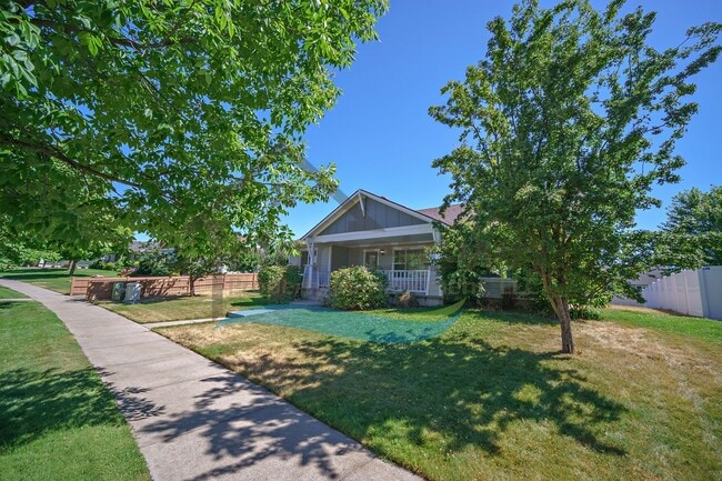 Building Photo - 3 Bedroom 2 Bathroom Home with Attached 2 ...