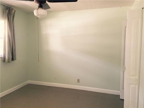 Building Photo - 7897 Golf Cir Dr