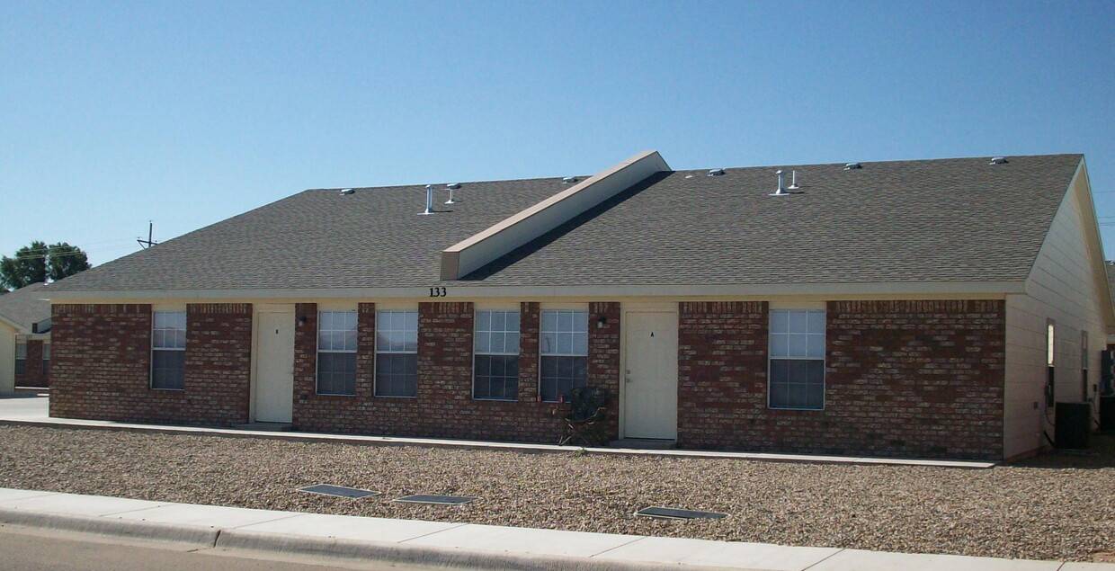 Primary Photo - 137 Townsgate Plz