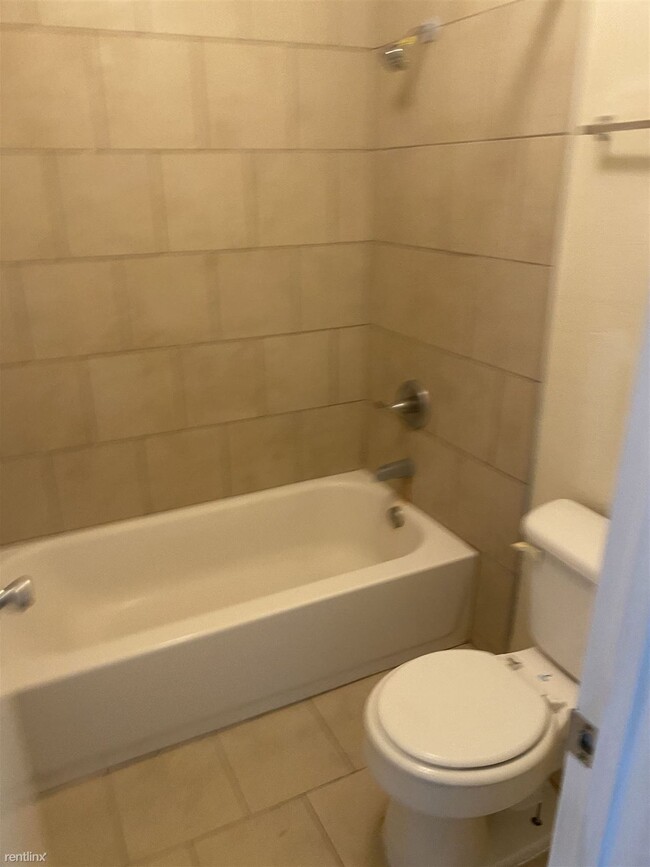 Building Photo - 1 br, 1 bath Condo - 888 Greenfield Ave Apt C