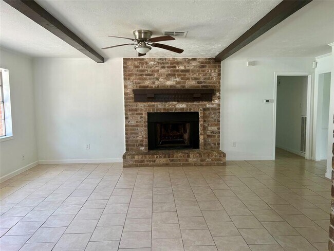 Building Photo - 13935 Oakwood Ln