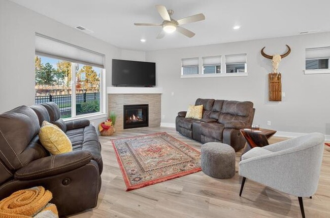 Building Photo - Attractive Modern Easton 3 Bedroom Home