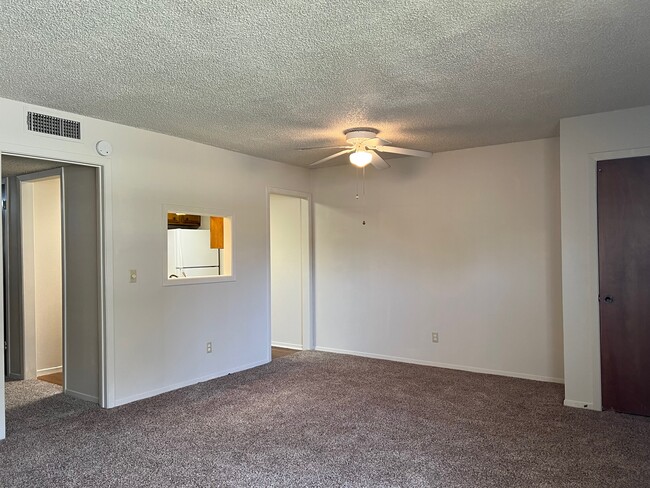 Building Photo - Willow Apts, 929 Brazos, Graham, TX 76450