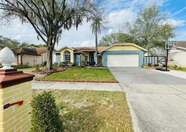 Foto del edificio - 12020 Fruitwood Dr