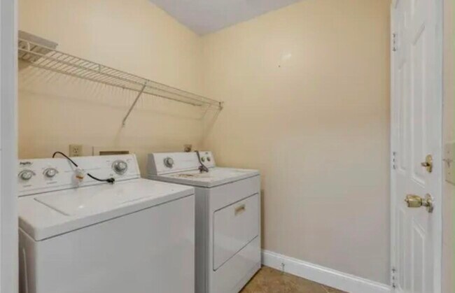 Foto del edificio - 3119 Holiday St