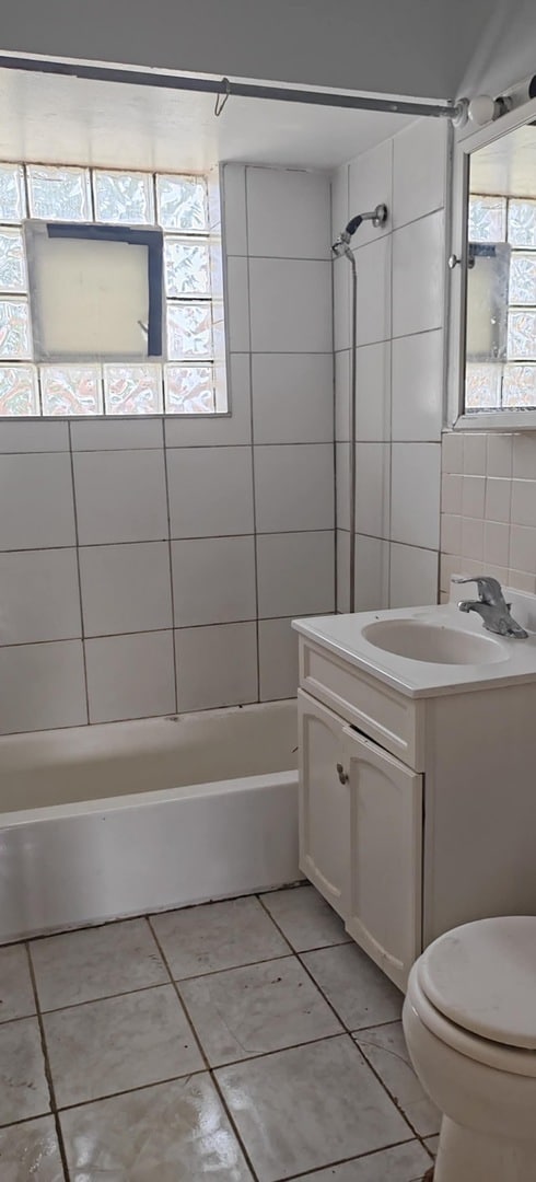 Building Photo - 1122 N Boxwood Dr