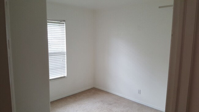 Foto del edificio - 2 bed/1 bath Apt. in Provo