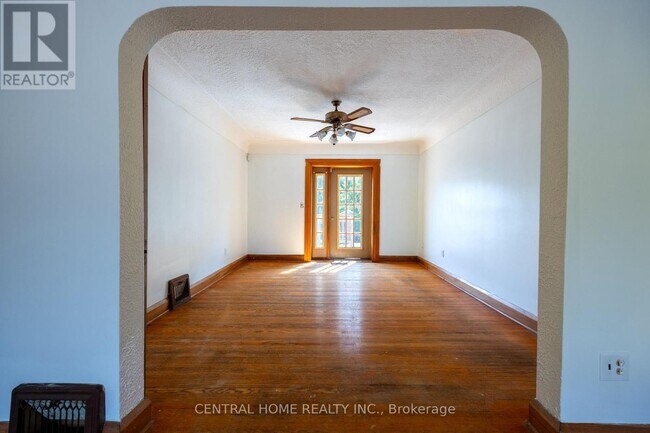 Photo du bâtiment - 1650 King St E