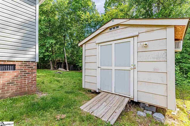Building Photo - 305 Walnut Crest Ct