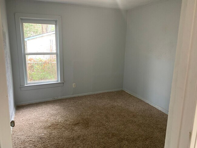 Foto del edificio - Larger 3 Bedroom Family Home Handyman Spec...