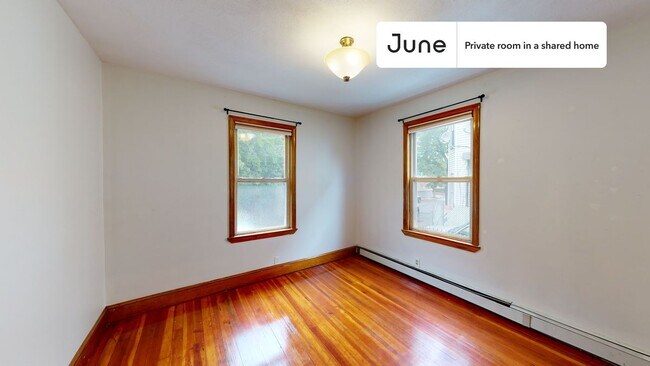 Foto del edificio - Room in Shared 5 bed/1 bath home