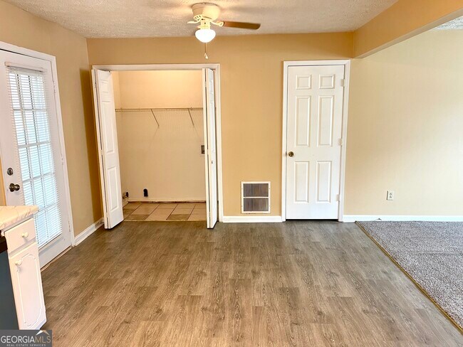 Foto del edificio - 125 Appleton Blvd