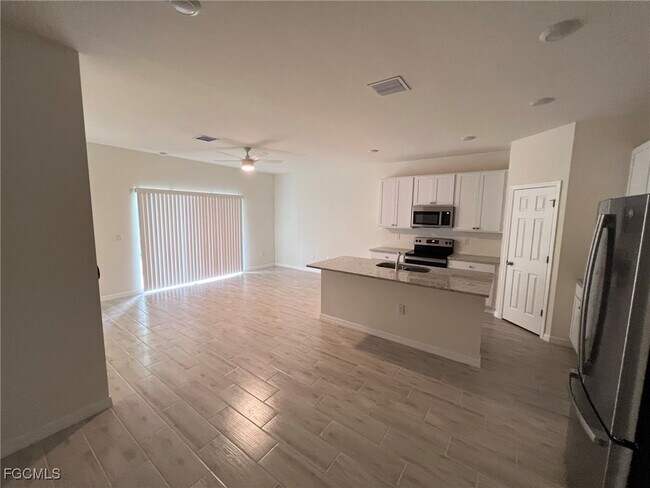 Foto del edificio - 4745-4747 27th St SW