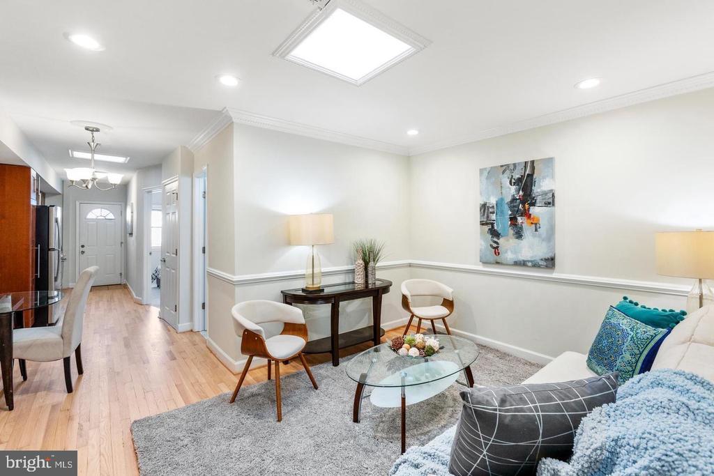 Foto principal - 1229 18th St NE