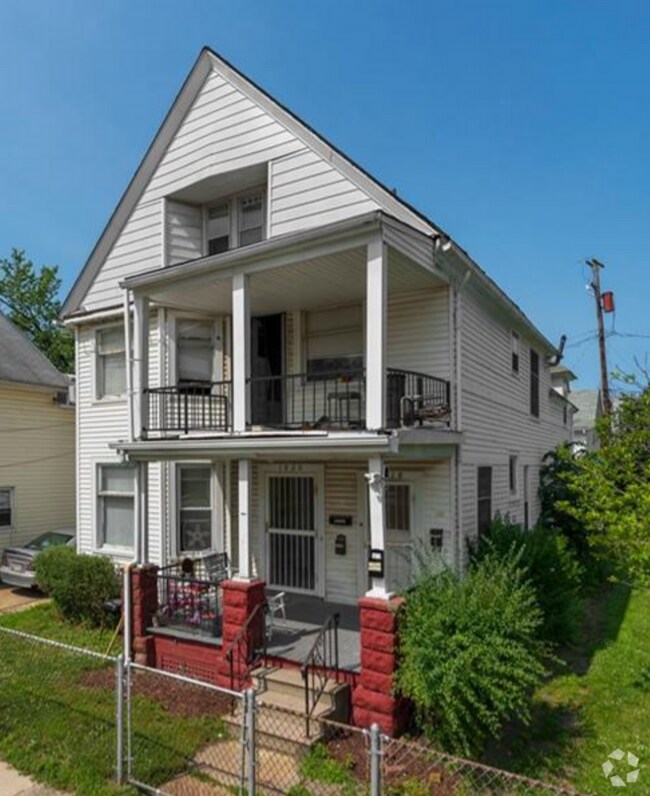 Building Photo - 1820 W 57th St