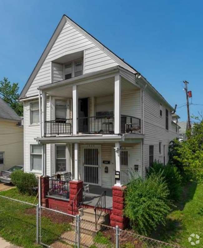 Building Photo - 1820 W 57th St