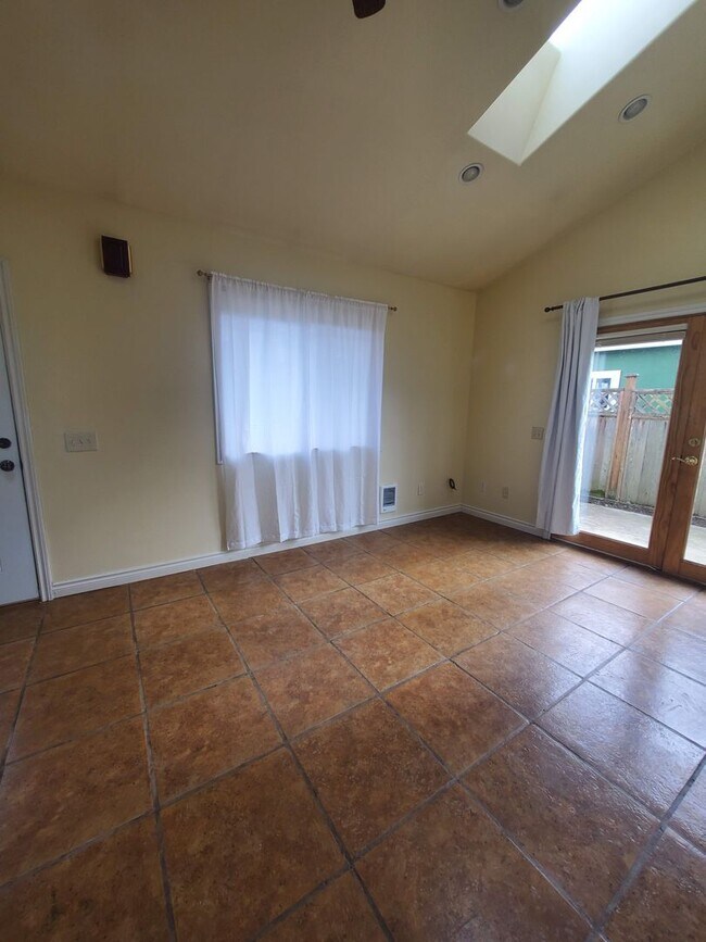 Foto del edificio - 1129 1/2 West 16th St., Port Angeles, WA 98362