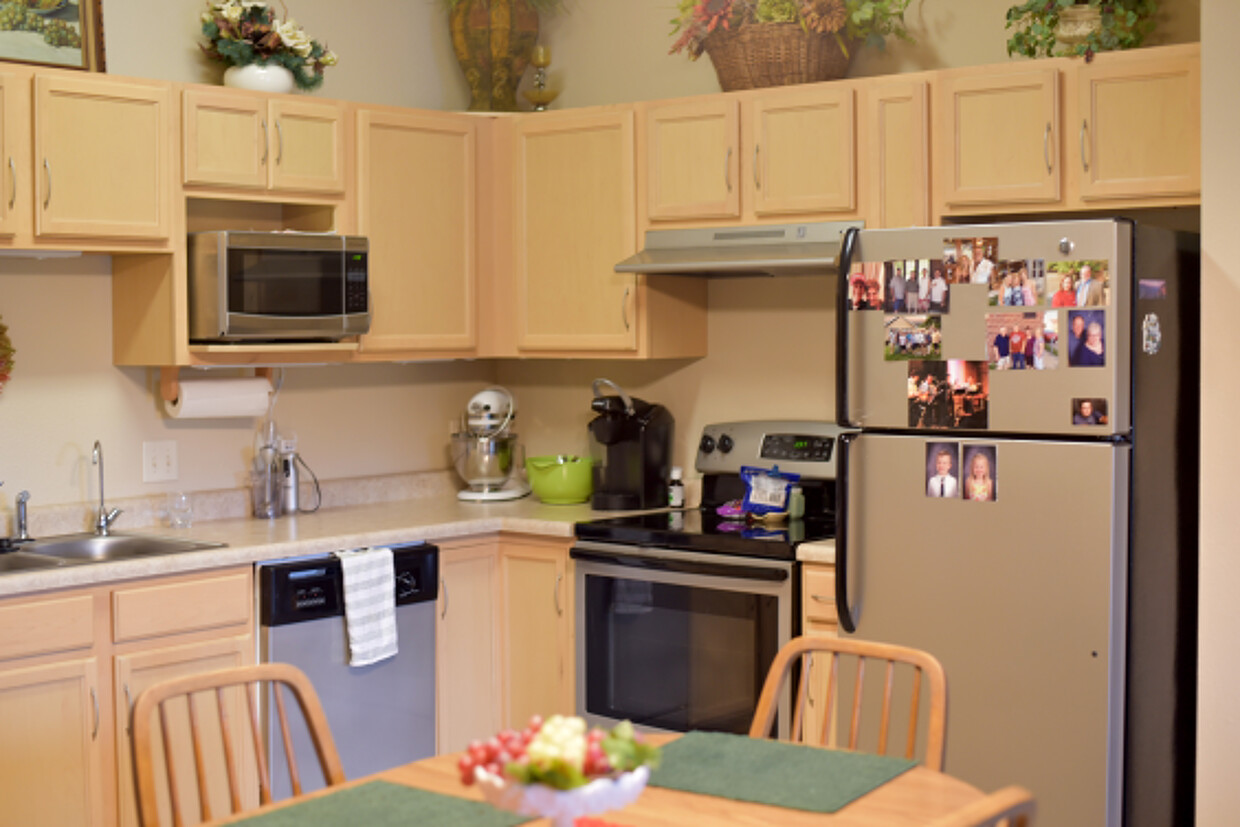 Spacious kitchen - 1520 Sunset Ave