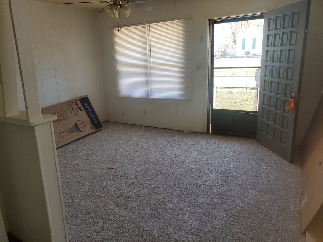 Building Photo - Refurbed Sw Home!