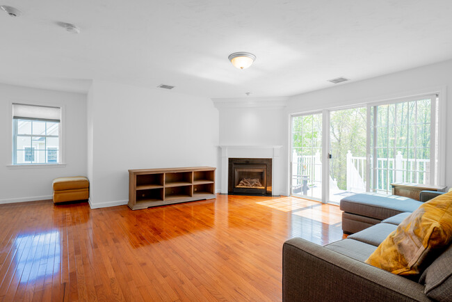 Building Photo - 422 Rembrandt Way