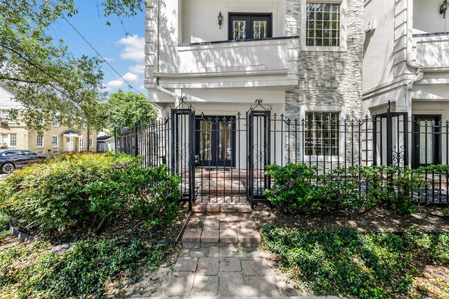 Foto del edificio - 1529 Rosewood St