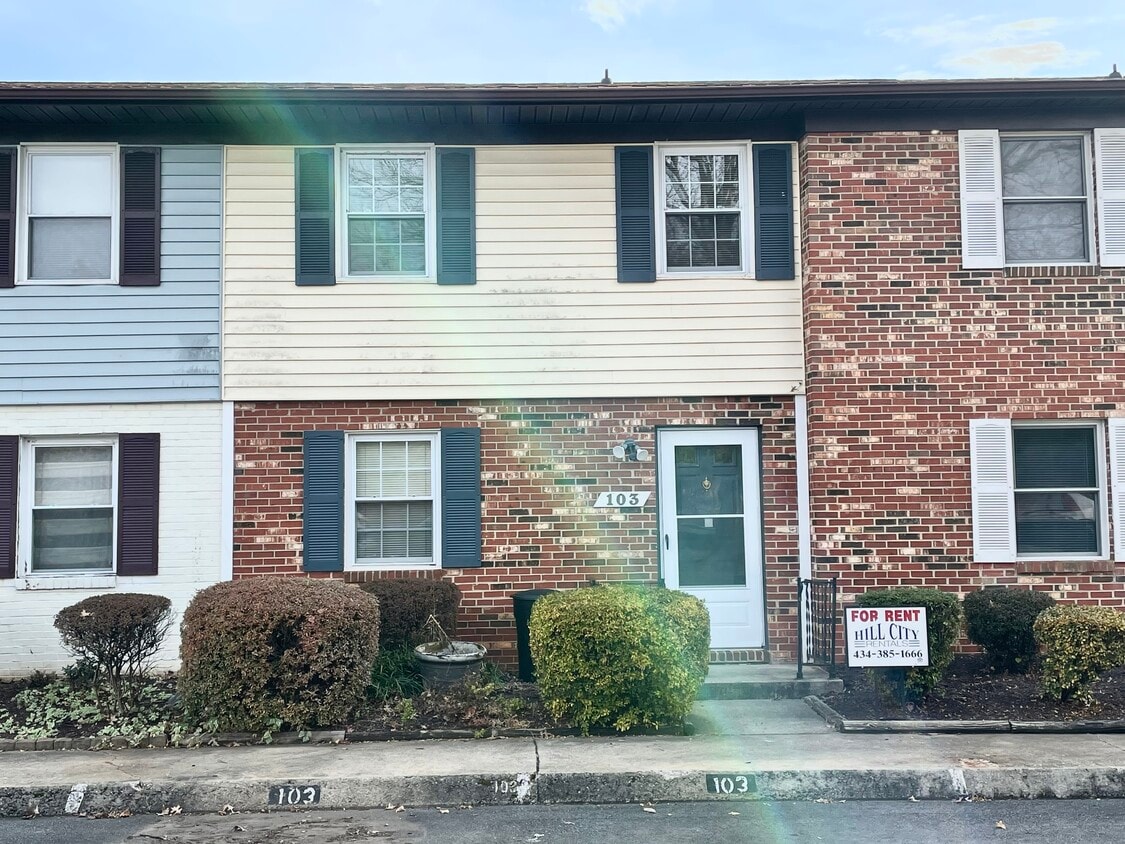 Primary Photo - 103 Belle Terre Dr