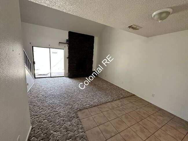 Building Photo - Spacious 3 bedroom 2 bathroom townhouse fo...