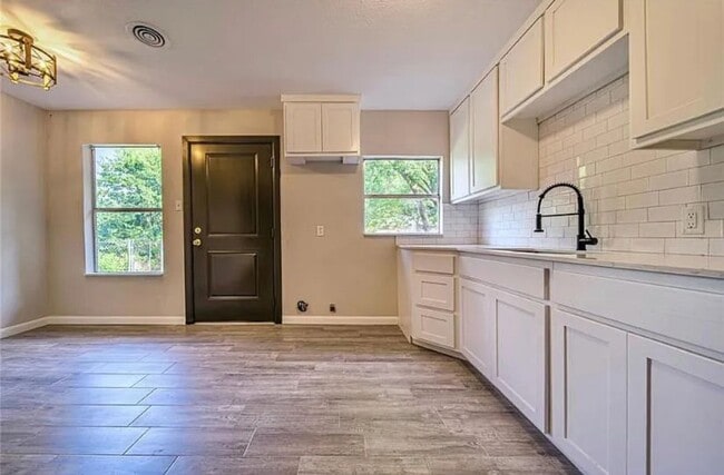 Building Photo - Remodeled 3/1 LANDSCAPING INCLUDED!