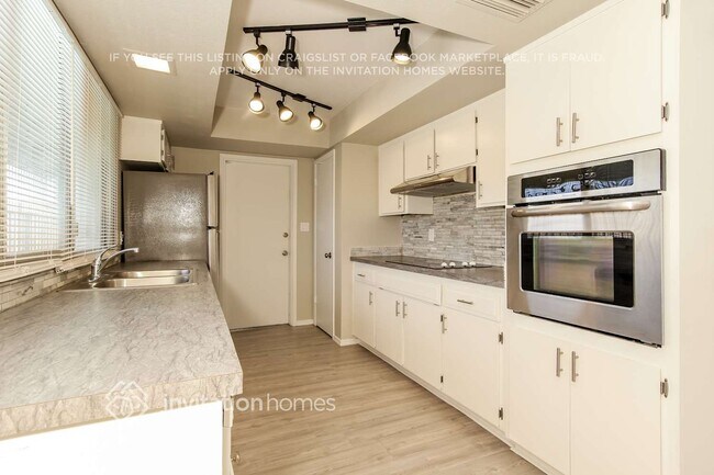 Building Photo - 4232 W Frier Dr