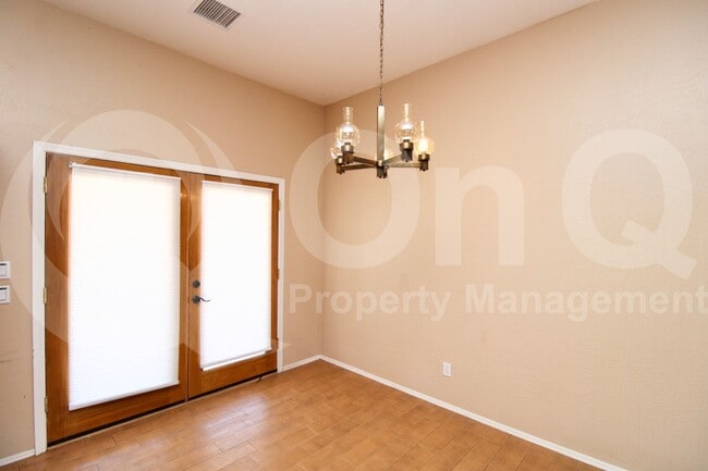Building Photo - 6110 E Milton Dr