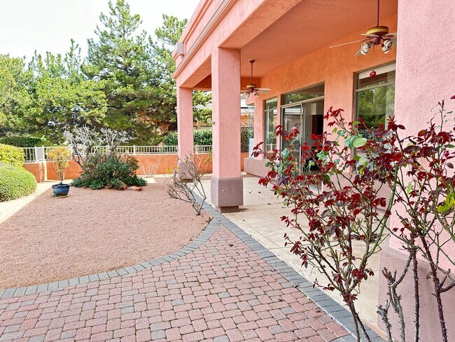 Building Photo - HOUSE - SEDONA - 4 BEDROOM HOME