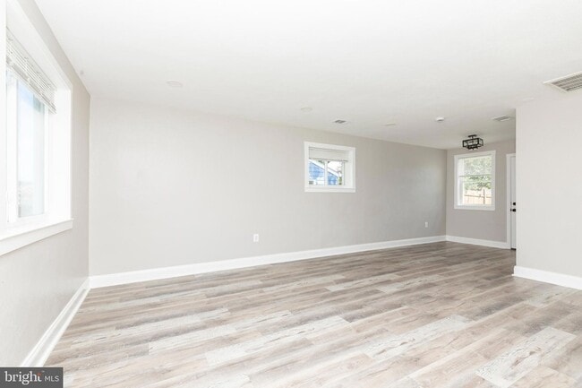 Building Photo - 719 Cotter Rd