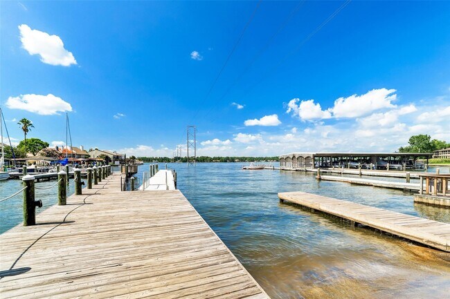 Foto del edificio - 112 Harbour Town Dr